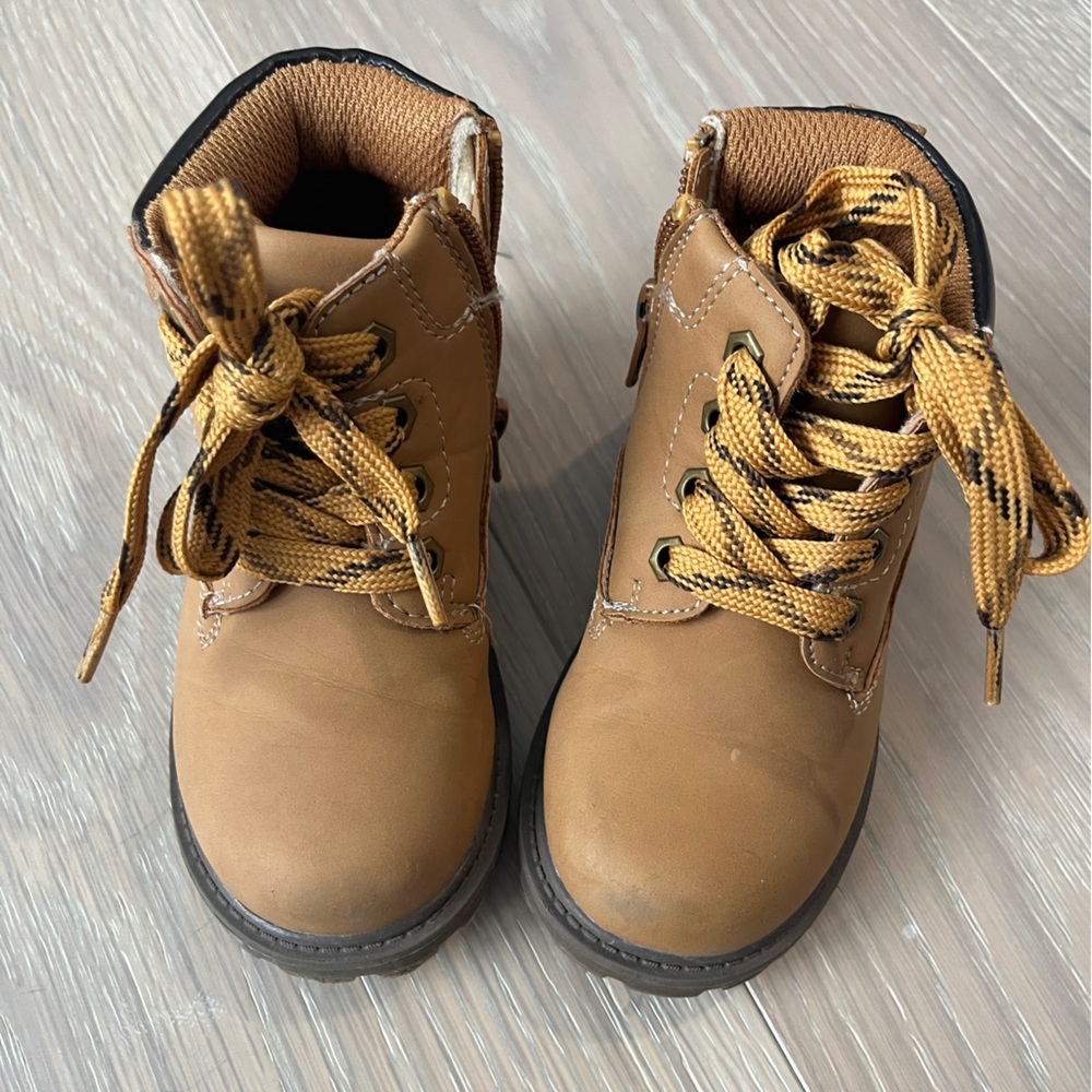 Eddie Bauer. Toddler boys boots. Size 8. GUC